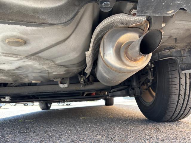 プリウス Ｓ　純正ＳＤナビ　地デジ　フルセグＴＶ　ＴＶキャンセラー付　Ｂｌｕｅｔｏｏｔｈオーディオ　バックモニター　ＥＴＣ車載器　ＨＩＤヘッドライト　フォグ装備　取説書　記録簿　保証書（12枚目）