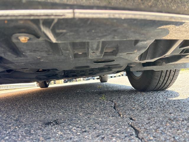 プリウス Ｓ　純正ＳＤナビ　地デジ　フルセグＴＶ　ＴＶキャンセラー付　Ｂｌｕｅｔｏｏｔｈオーディオ　バックモニター　ＥＴＣ車載器　ＨＩＤヘッドライト　フォグ装備　取説書　記録簿　保証書（14枚目）