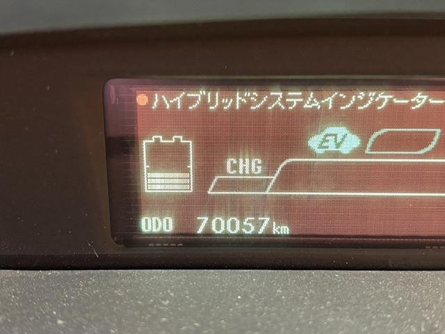 プリウス Ｓ　純正ＳＤナビ　地デジ　フルセグＴＶ　ＴＶキャンセラー付　Ｂｌｕｅｔｏｏｔｈオーディオ　バックモニター　ＥＴＣ車載器　ＨＩＤヘッドライト　フォグ装備　取説書　記録簿　保証書（20枚目）
