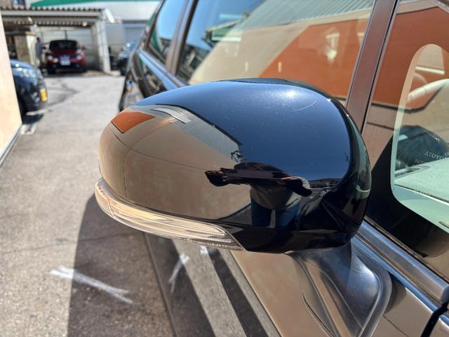 プリウス Ｓ　純正ＳＤナビ　地デジ　フルセグＴＶ　ＴＶキャンセラー付　Ｂｌｕｅｔｏｏｔｈオーディオ　バックモニター　ＥＴＣ車載器　ＨＩＤヘッドライト　フォグ装備　取説書　記録簿　保証書（28枚目）