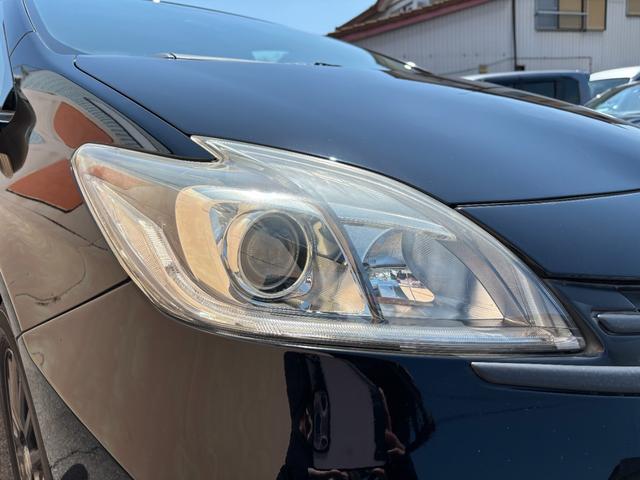 プリウス Ｓ　純正ＳＤナビ　地デジ　フルセグＴＶ　ＴＶキャンセラー付　Ｂｌｕｅｔｏｏｔｈオーディオ　バックモニター　ＥＴＣ車載器　ＨＩＤヘッドライト　フォグ装備　取説書　記録簿　保証書（33枚目）
