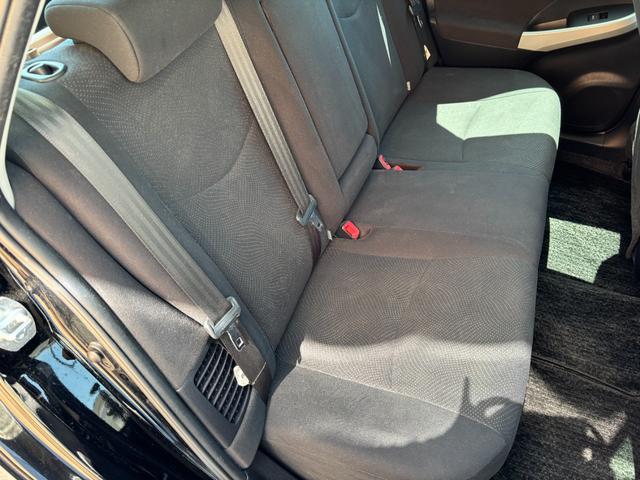 プリウス Ｓ　純正ＳＤナビ　地デジ　フルセグＴＶ　ＴＶキャンセラー付　Ｂｌｕｅｔｏｏｔｈオーディオ　バックモニター　ＥＴＣ車載器　ＨＩＤヘッドライト　フォグ装備　取説書　記録簿　保証書（41枚目）