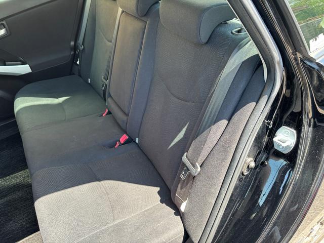 プリウス Ｓ　純正ＳＤナビ　地デジ　フルセグＴＶ　ＴＶキャンセラー付　Ｂｌｕｅｔｏｏｔｈオーディオ　バックモニター　ＥＴＣ車載器　ＨＩＤヘッドライト　フォグ装備　取説書　記録簿　保証書（42枚目）