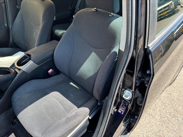 プリウス Ｓ　純正ＳＤナビ　地デジ　フルセグＴＶ　ＴＶキャンセラー付　Ｂｌｕｅｔｏｏｔｈオーディオ　バックモニター　ＥＴＣ車載器　ＨＩＤヘッドライト　フォグ装備　取説書　記録簿　保証書（43枚目）