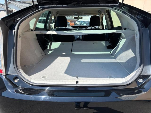 プリウス Ｓ　純正ＳＤナビ　地デジ　フルセグＴＶ　ＴＶキャンセラー付　Ｂｌｕｅｔｏｏｔｈオーディオ　バックモニター　ＥＴＣ車載器　ＨＩＤヘッドライト　フォグ装備　取説書　記録簿　保証書（45枚目）