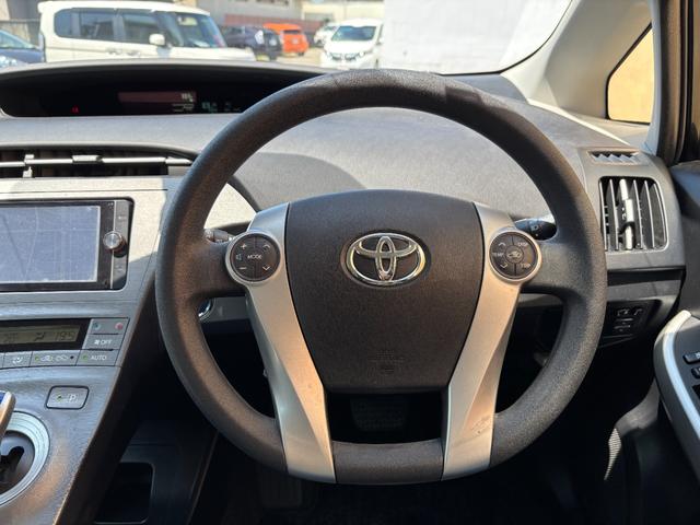 プリウス Ｓ　純正ＳＤナビ　地デジ　フルセグＴＶ　ＴＶキャンセラー付　Ｂｌｕｅｔｏｏｔｈオーディオ　バックモニター　ＥＴＣ車載器　ＨＩＤヘッドライト　フォグ装備　取説書　記録簿　保証書（46枚目）