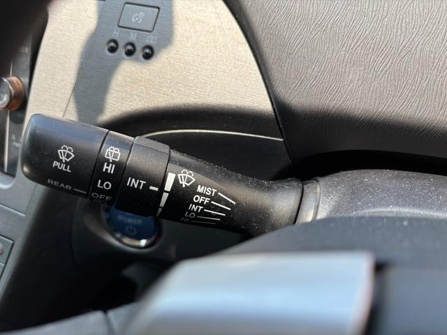 プリウス Ｓ　純正ＳＤナビ　地デジ　フルセグＴＶ　ＴＶキャンセラー付　Ｂｌｕｅｔｏｏｔｈオーディオ　バックモニター　ＥＴＣ車載器　ＨＩＤヘッドライト　フォグ装備　取説書　記録簿　保証書（48枚目）