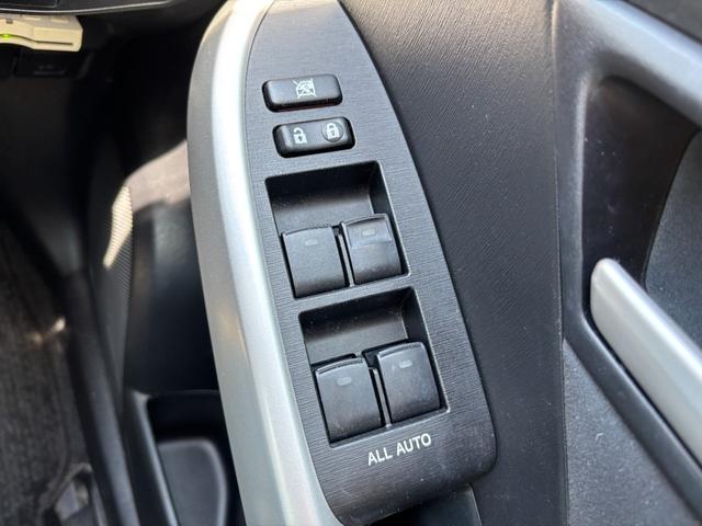 プリウス Ｓ　純正ＳＤナビ　地デジ　フルセグＴＶ　ＴＶキャンセラー付　Ｂｌｕｅｔｏｏｔｈオーディオ　バックモニター　ＥＴＣ車載器　ＨＩＤヘッドライト　フォグ装備　取説書　記録簿　保証書（51枚目）