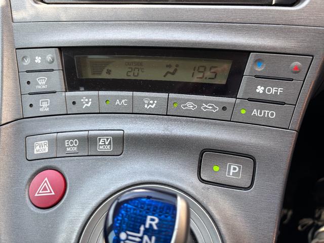 プリウス Ｓ　純正ＳＤナビ　地デジ　フルセグＴＶ　ＴＶキャンセラー付　Ｂｌｕｅｔｏｏｔｈオーディオ　バックモニター　ＥＴＣ車載器　ＨＩＤヘッドライト　フォグ装備　取説書　記録簿　保証書（59枚目）