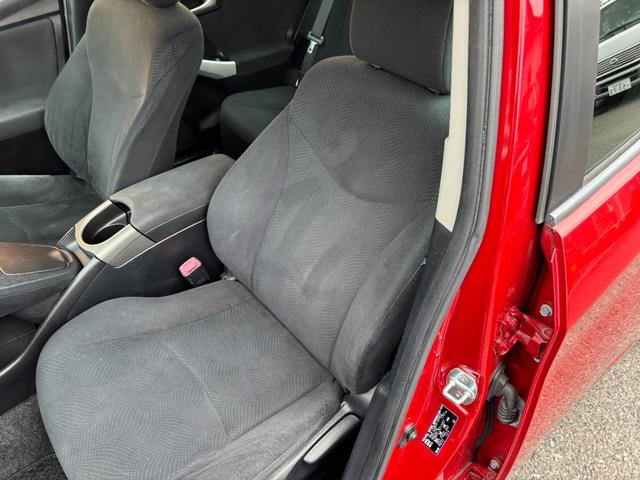 プリウスＰＨＶ Ｓ　充電ケーブル付き！！　純正ＳＤナビ　バックモニター　地デジＴＶ　ＢＴオーディオ　ＥＴＣ車載器　ＨＩＤヘッドライト　ヒートシーター　キーレス　スマートキー×２　取説書（21枚目）