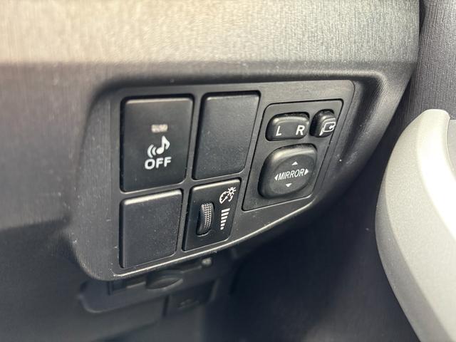 プリウスＰＨＶ Ｓ　充電ケーブル付き！！　純正ＳＤナビ　バックモニター　地デジＴＶ　ＢＴオーディオ　ＥＴＣ車載器　ＨＩＤヘッドライト　ヒートシーター　キーレス　スマートキー×２　取説書（30枚目）