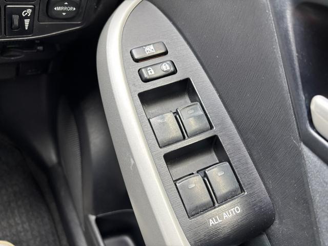 プリウスＰＨＶ Ｓ　充電ケーブル付き！！　純正ＳＤナビ　バックモニター　地デジＴＶ　ＢＴオーディオ　ＥＴＣ車載器　ＨＩＤヘッドライト　ヒートシーター　キーレス　スマートキー×２　取説書（31枚目）