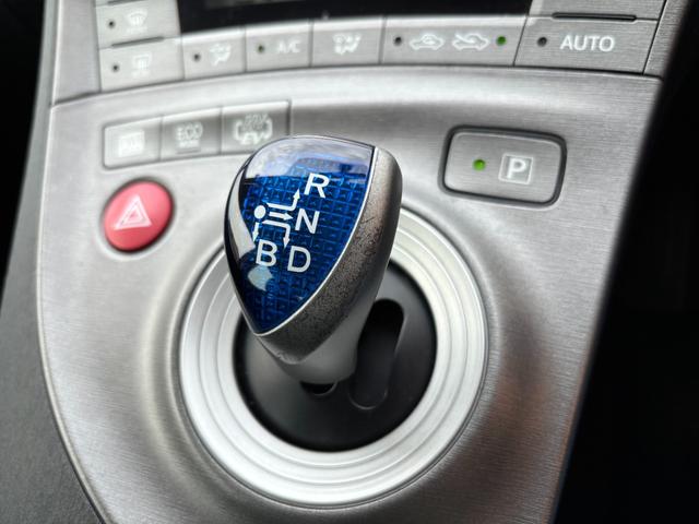 プリウスＰＨＶ Ｓ　充電ケーブル付き！！　純正ＳＤナビ　バックモニター　地デジＴＶ　ＢＴオーディオ　ＥＴＣ車載器　ＨＩＤヘッドライト　ヒートシーター　キーレス　スマートキー×２　取説書（41枚目）