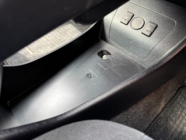 プリウスＰＨＶ Ｓ　充電ケーブル付き！！　純正ＳＤナビ　バックモニター　地デジＴＶ　ＢＴオーディオ　ＥＴＣ車載器　ＨＩＤヘッドライト　ヒートシーター　キーレス　スマートキー×２　取説書（44枚目）