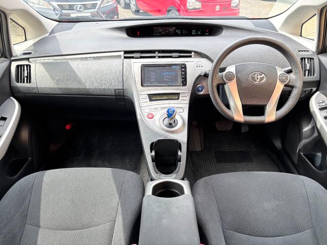 プリウスＰＨＶ Ｓ　充電ケーブル付き！！　純正ＳＤナビ　バックモニター　地デジＴＶ　ＢＴオーディオ　ＥＴＣ車載器　ＨＩＤヘッドライト　ヒートシーター　キーレス　スマートキー×２　取説書（45枚目）