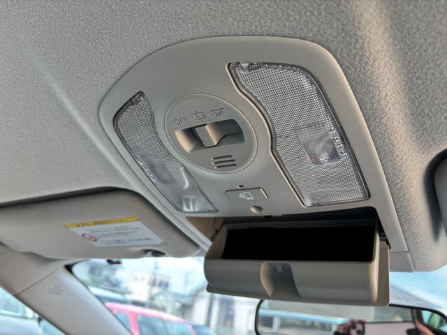 プリウスＰＨＶ Ｓ　充電ケーブル付き！！　純正ＳＤナビ　バックモニター　地デジＴＶ　ＢＴオーディオ　ＥＴＣ車載器　ＨＩＤヘッドライト　ヒートシーター　キーレス　スマートキー×２　取説書（50枚目）