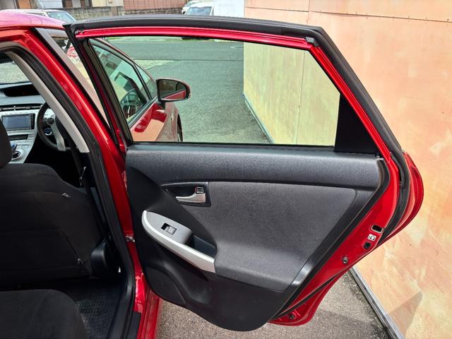 プリウスＰＨＶ Ｓ　充電ケーブル付き！！　純正ＳＤナビ　バックモニター　地デジＴＶ　ＢＴオーディオ　ＥＴＣ車載器　ＨＩＤヘッドライト　ヒートシーター　キーレス　スマートキー×２　取説書（53枚目）