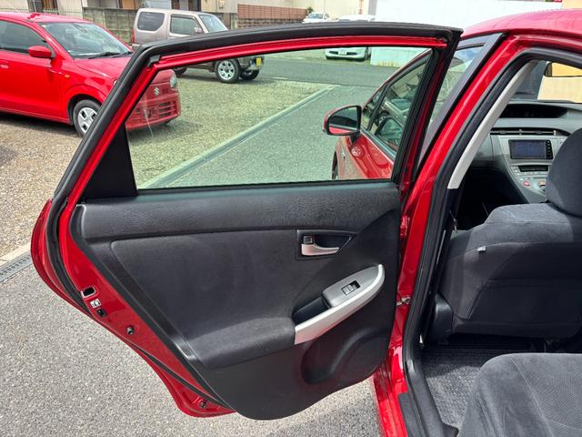 プリウスＰＨＶ Ｓ　充電ケーブル付き！！　純正ＳＤナビ　バックモニター　地デジＴＶ　ＢＴオーディオ　ＥＴＣ車載器　ＨＩＤヘッドライト　ヒートシーター　キーレス　スマートキー×２　取説書（54枚目）