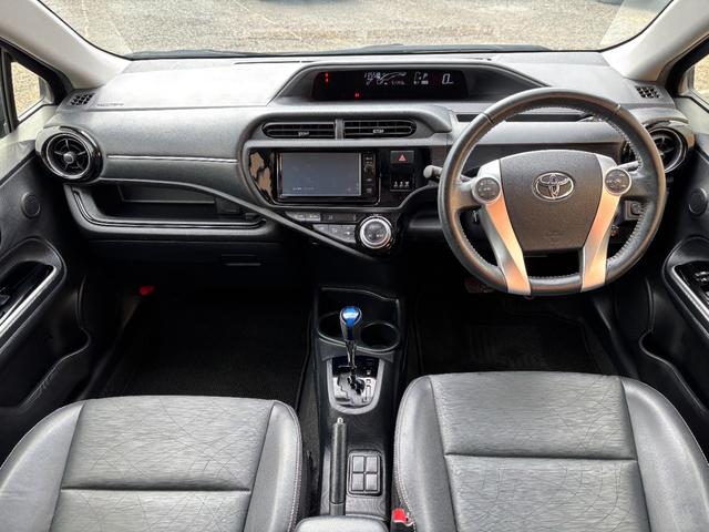 アクア Ｇブラックソフトレザーセレクション　純正ＳＤナビ　Ｂｌｕｅｔｏｏｔｈオーディオバック　モニター　地デジ　フルセグＴＶ　ＣＤ再生　ＤＶＤ再生　ＥＴＣ車載器　スマートキー×２　１６インチ社外アルミホイール（5枚目）