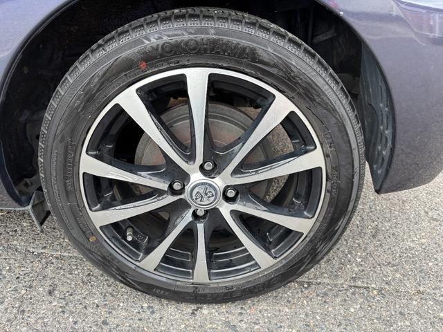 アクア Ｇブラックソフトレザーセレクション　純正ＳＤナビ　Ｂｌｕｅｔｏｏｔｈオーディオバック　モニター　地デジ　フルセグＴＶ　ＣＤ再生　ＤＶＤ再生　ＥＴＣ車載器　スマートキー×２　１６インチ社外アルミホイール（20枚目）