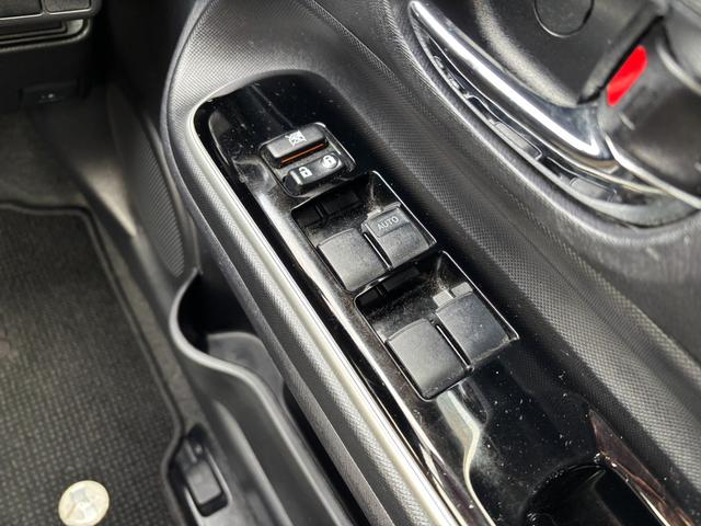 アクア Ｇブラックソフトレザーセレクション　純正ＳＤナビ　Ｂｌｕｅｔｏｏｔｈオーディオバック　モニター　地デジ　フルセグＴＶ　ＣＤ再生　ＤＶＤ再生　ＥＴＣ車載器　スマートキー×２　１６インチ社外アルミホイール（45枚目）