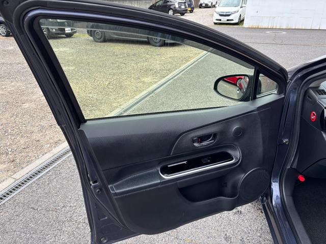 アクア Ｇブラックソフトレザーセレクション　純正ＳＤナビ　Ｂｌｕｅｔｏｏｔｈオーディオバック　モニター　地デジ　フルセグＴＶ　ＣＤ再生　ＤＶＤ再生　ＥＴＣ車載器　スマートキー×２　１６インチ社外アルミホイール（68枚目）