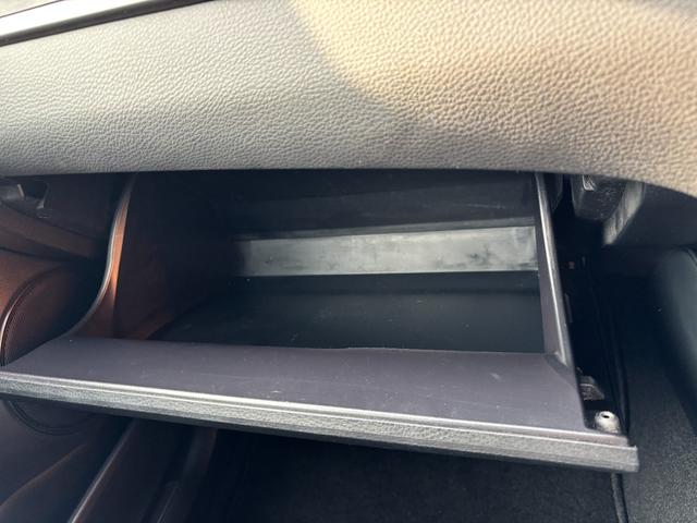 ハリアー エレガンス　Ｇ’ｓ　ワンオーナー　当店買取車両　専用エアロ　アルミホイール　９インチＳＤナビ　地デジ　フルセグ　Ｂｌｕｅｔｏｏｔｈオーディオ　バックモニター　ＣＤ　ＤＶＤ再生　ＥＴＣ車載器　スマートキー×２（55枚目）