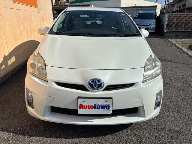 プリウス Ｓ　ワンオーナー　スマートキー×３　記録簿　新車保証書　取説書　純正ナビ　Ｂｌｕｅｔｏｏｔｈオーディオ　バックモニター　ＣＤ　ＤＶＤ再生　ＥＴＣ車載器（7枚目）