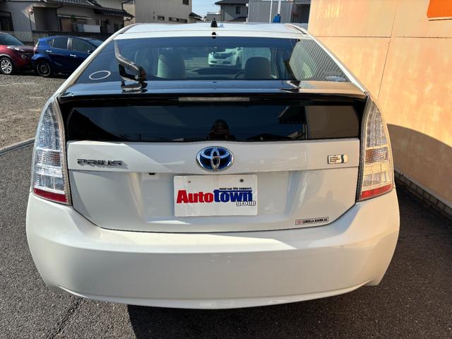 プリウス Ｓ　ワンオーナー　スマートキー×３　記録簿　新車保証書　取説書　純正ナビ　Ｂｌｕｅｔｏｏｔｈオーディオ　バックモニター　ＣＤ　ＤＶＤ再生　ＥＴＣ車載器（10枚目）