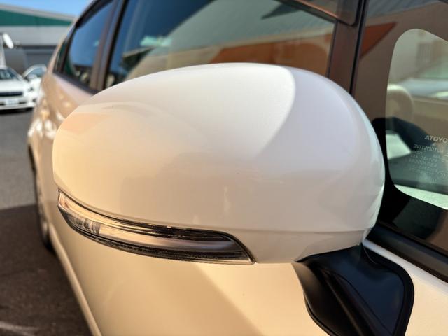 プリウス Ｓ　ワンオーナー　スマートキー×３　記録簿　新車保証書　取説書　純正ナビ　Ｂｌｕｅｔｏｏｔｈオーディオ　バックモニター　ＣＤ　ＤＶＤ再生　ＥＴＣ車載器（12枚目）