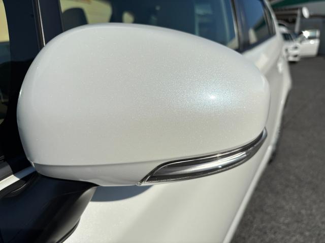 プリウス Ｓ　ワンオーナー　スマートキー×３　記録簿　新車保証書　取説書　純正ナビ　Ｂｌｕｅｔｏｏｔｈオーディオ　バックモニター　ＣＤ　ＤＶＤ再生　ＥＴＣ車載器（13枚目）