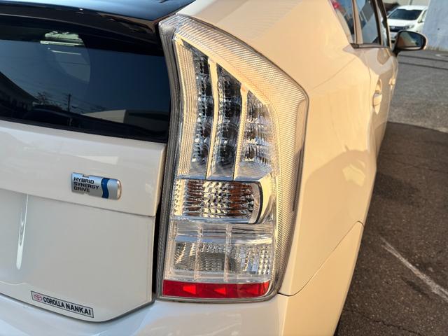 プリウス Ｓ　ワンオーナー　スマートキー×３　記録簿　新車保証書　取説書　純正ナビ　Ｂｌｕｅｔｏｏｔｈオーディオ　バックモニター　ＣＤ　ＤＶＤ再生　ＥＴＣ車載器（16枚目）