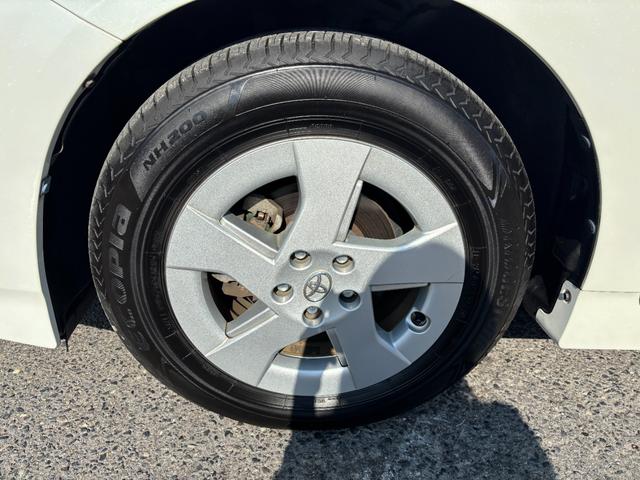 プリウス Ｓ　ワンオーナー　スマートキー×３　記録簿　新車保証書　取説書　純正ナビ　Ｂｌｕｅｔｏｏｔｈオーディオ　バックモニター　ＣＤ　ＤＶＤ再生　ＥＴＣ車載器（19枚目）