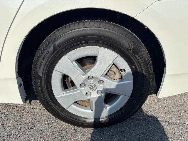 プリウス Ｓ　ワンオーナー　スマートキー×３　記録簿　新車保証書　取説書　純正ナビ　Ｂｌｕｅｔｏｏｔｈオーディオ　バックモニター　ＣＤ　ＤＶＤ再生　ＥＴＣ車載器（20枚目）