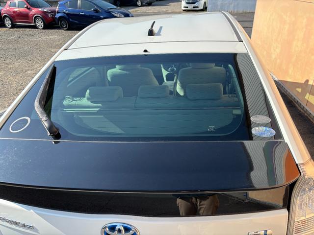 プリウス Ｓ　ワンオーナー　スマートキー×３　記録簿　新車保証書　取説書　純正ナビ　Ｂｌｕｅｔｏｏｔｈオーディオ　バックモニター　ＣＤ　ＤＶＤ再生　ＥＴＣ車載器（23枚目）