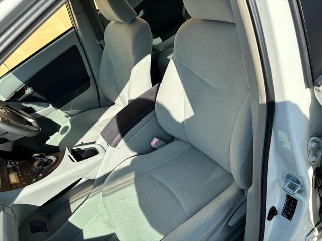 プリウス Ｓ　ワンオーナー　スマートキー×３　記録簿　新車保証書　取説書　純正ナビ　Ｂｌｕｅｔｏｏｔｈオーディオ　バックモニター　ＣＤ　ＤＶＤ再生　ＥＴＣ車載器（29枚目）