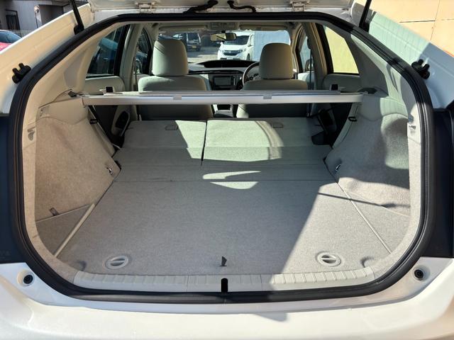 プリウス Ｓ　ワンオーナー　スマートキー×３　記録簿　新車保証書　取説書　純正ナビ　Ｂｌｕｅｔｏｏｔｈオーディオ　バックモニター　ＣＤ　ＤＶＤ再生　ＥＴＣ車載器（32枚目）