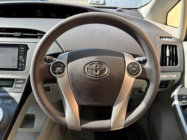 プリウス Ｓ　ワンオーナー　スマートキー×３　記録簿　新車保証書　取説書　純正ナビ　Ｂｌｕｅｔｏｏｔｈオーディオ　バックモニター　ＣＤ　ＤＶＤ再生　ＥＴＣ車載器（33枚目）