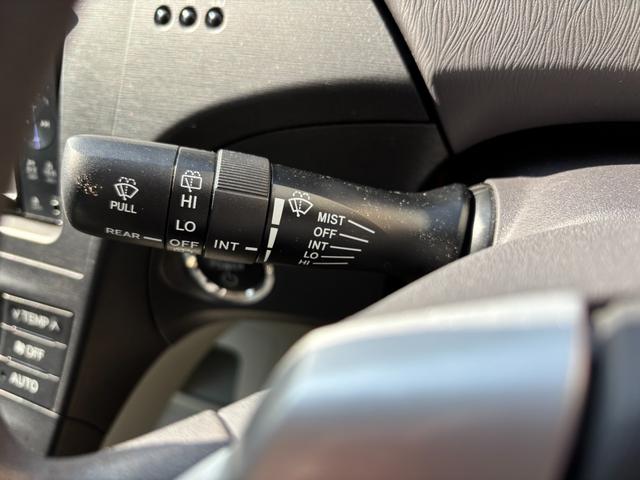 プリウス Ｓ　ワンオーナー　スマートキー×３　記録簿　新車保証書　取説書　純正ナビ　Ｂｌｕｅｔｏｏｔｈオーディオ　バックモニター　ＣＤ　ＤＶＤ再生　ＥＴＣ車載器（35枚目）