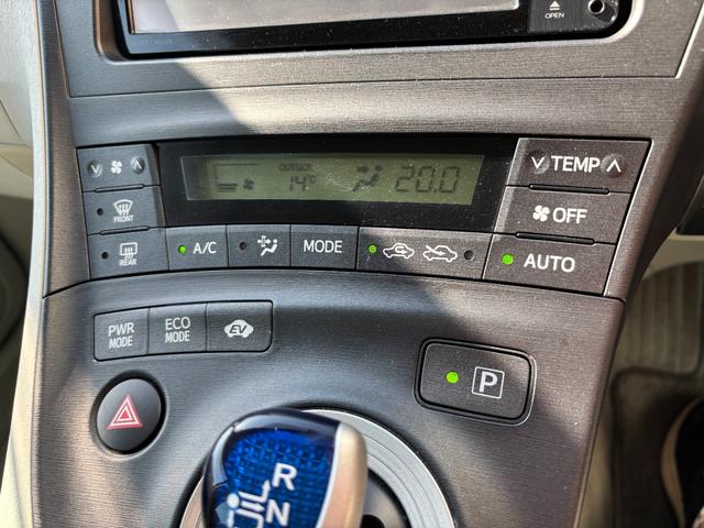 プリウス Ｓ　ワンオーナー　スマートキー×３　記録簿　新車保証書　取説書　純正ナビ　Ｂｌｕｅｔｏｏｔｈオーディオ　バックモニター　ＣＤ　ＤＶＤ再生　ＥＴＣ車載器（45枚目）