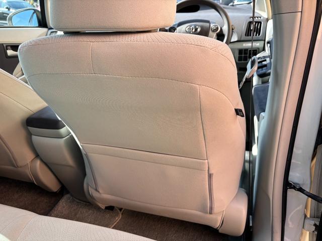 プリウス Ｓ　ワンオーナー　スマートキー×３　記録簿　新車保証書　取説書　純正ナビ　Ｂｌｕｅｔｏｏｔｈオーディオ　バックモニター　ＣＤ　ＤＶＤ再生　ＥＴＣ車載器（59枚目）