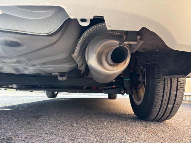 プリウス Ｓ　ワンオーナー　スマートキー×３　記録簿　新車保証書　取説書　純正ナビ　Ｂｌｕｅｔｏｏｔｈオーディオ　バックモニター　ＣＤ　ＤＶＤ再生　ＥＴＣ車載器（63枚目）