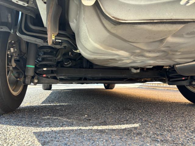 プリウス Ｓ　ワンオーナー　スマートキー×３　記録簿　新車保証書　取説書　純正ナビ　Ｂｌｕｅｔｏｏｔｈオーディオ　バックモニター　ＣＤ　ＤＶＤ再生　ＥＴＣ車載器（64枚目）