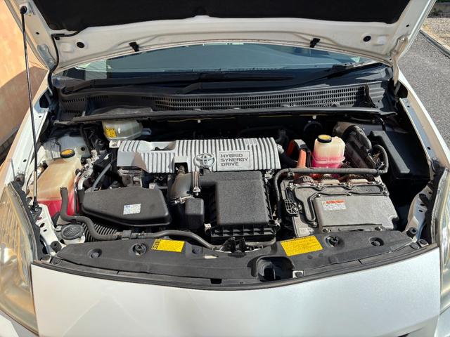 プリウス Ｓ　ワンオーナー　スマートキー×３　記録簿　新車保証書　取説書　純正ナビ　Ｂｌｕｅｔｏｏｔｈオーディオ　バックモニター　ＣＤ　ＤＶＤ再生　ＥＴＣ車載器（67枚目）