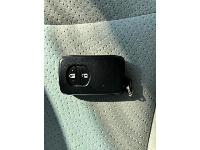 プリウス Ｓ　ワンオーナー　スマートキー×３　記録簿　新車保証書　取説書　純正ナビ　Ｂｌｕｅｔｏｏｔｈオーディオ　バックモニター　ＣＤ　ＤＶＤ再生　ＥＴＣ車載器（68枚目）