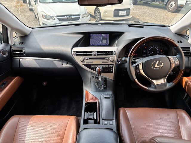 ＲＸ ＲＸ４５０ｈ　バージョンＬ　本革シート　シートベンチレーター　電動シート　ステアリングヒーター　純正ウッドハンドル　ＬＥＤヘッドライト　純正ナビ　バックモニター　サイドビューモニター　Ｂｌｕｅｔｏｏｔｈオーディオ　ＥＴＣ車載器（3枚目）