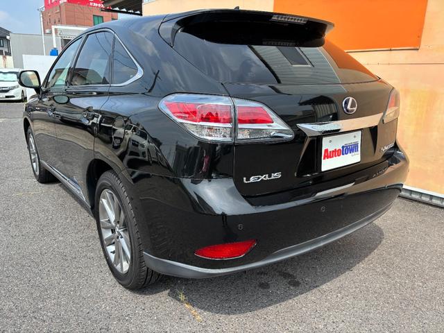 ＲＸ ＲＸ４５０ｈ　バージョンＬ　本革シート　シートベンチレーター　電動シート　ステアリングヒーター　純正ウッドハンドル　ＬＥＤヘッドライト　純正ナビ　バックモニター　サイドビューモニター　Ｂｌｕｅｔｏｏｔｈオーディオ　ＥＴＣ車載器（7枚目）