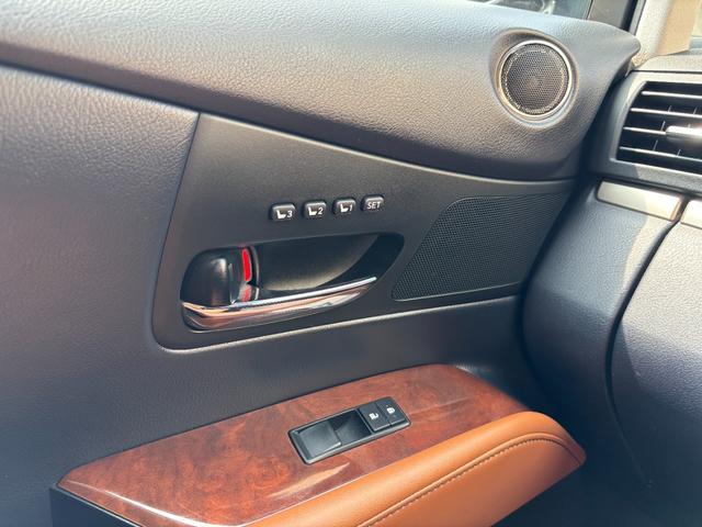 ＲＸ ＲＸ４５０ｈ　バージョンＬ　本革シート　シートベンチレーター　電動シート　ステアリングヒーター　純正ウッドハンドル　ＬＥＤヘッドライト　純正ナビ　バックモニター　サイドビューモニター　Ｂｌｕｅｔｏｏｔｈオーディオ　ＥＴＣ車載器（62枚目）