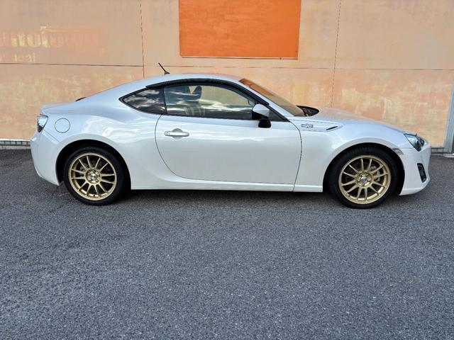86 GT 6速マニュアル車(点検整備/車検9年4月/保証付き)(OZレーシングホイール)(純正メモリーナビ)(バックカメラ)(Bluetoothオーディオ)(ETC車載器)(フルセグTV)(CD・DVD再生)(8枚目)