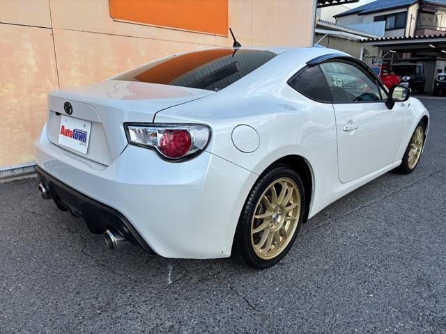 86 GT 6速マニュアル車(点検整備/車検9年4月/保証付き)(OZレーシングホイール)(純正メモリーナビ)(バックカメラ)(Bluetoothオーディオ)(ETC車載器)(フルセグTV)(CD・DVD再生)(9枚目)